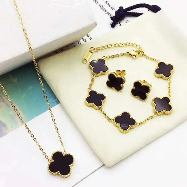 Cloverla - Colour - Black